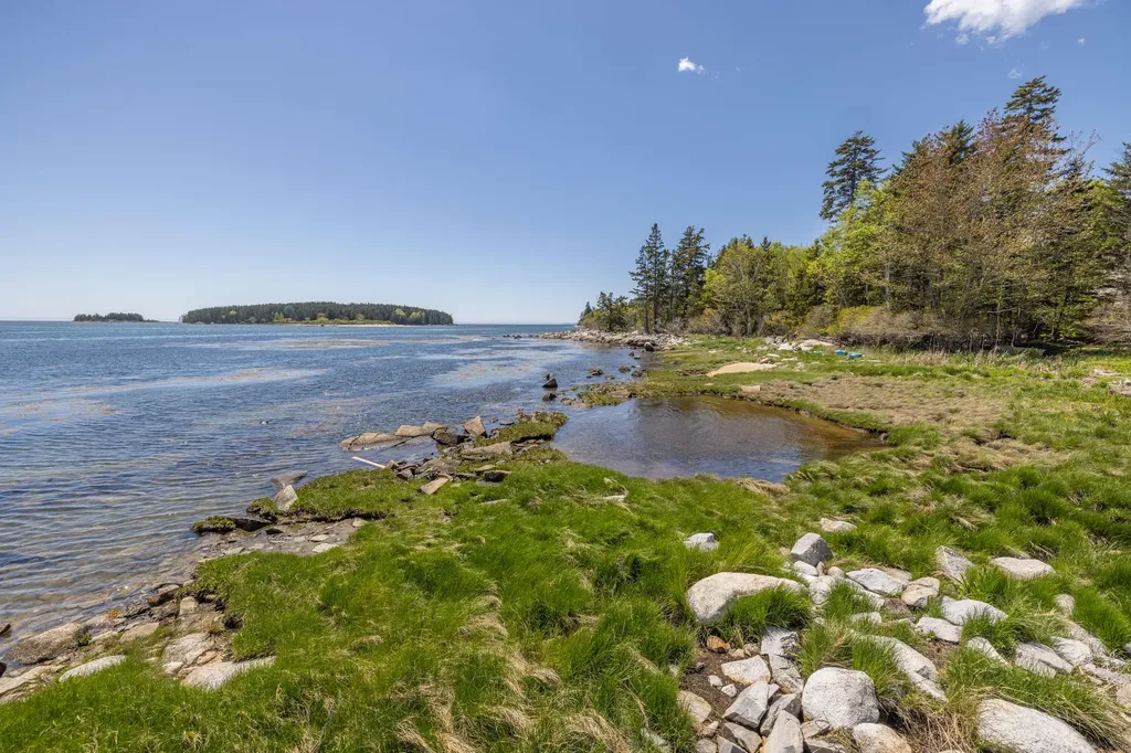 299 Island Avenue Saint George ME 04859