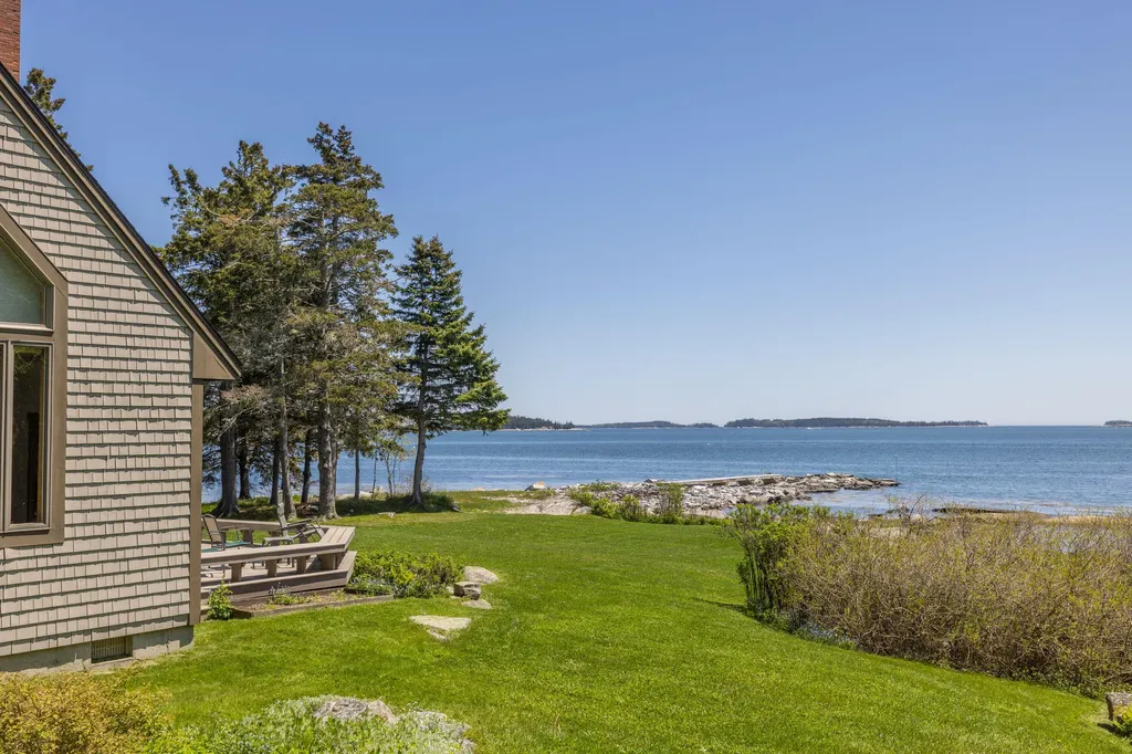 299 Island Avenue Saint George ME 04859