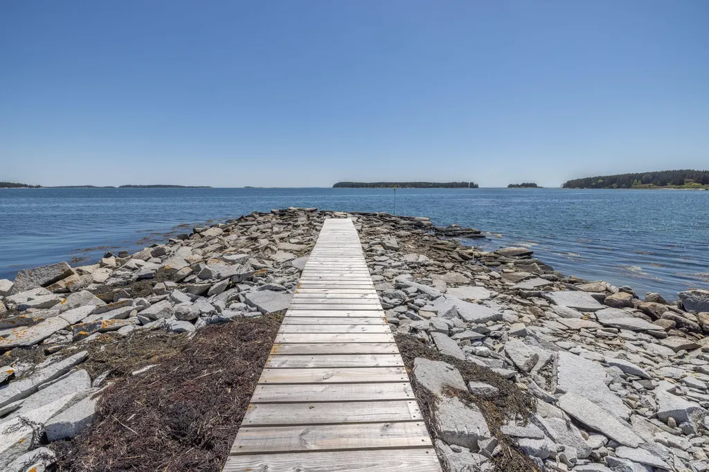 299 Island Avenue Saint George ME 04859