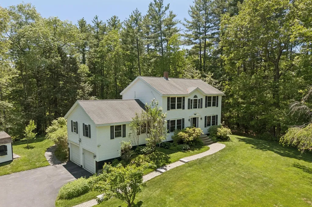 4 Pine Wood Circle Arundel ME 04046