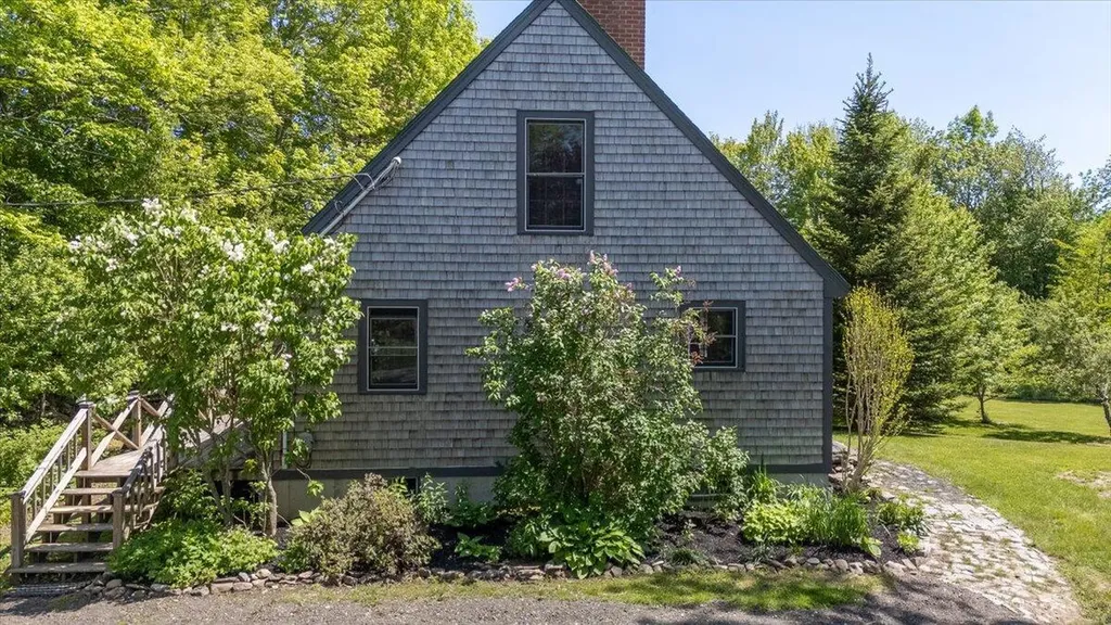 15 Feylers Corner Road Waldoboro ME 04572