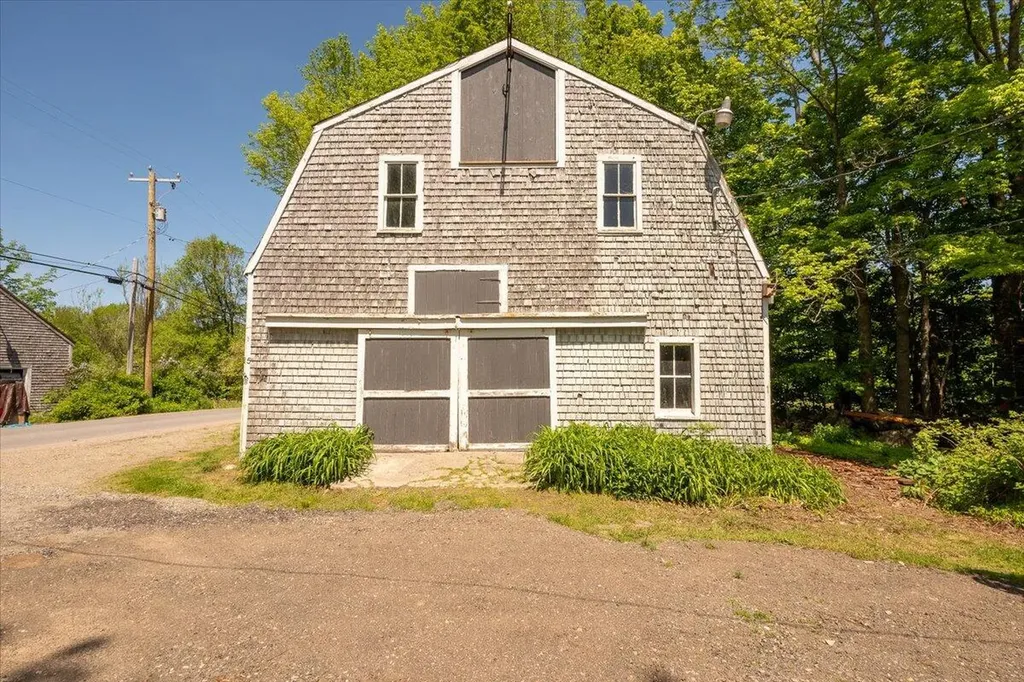 15 Feylers Corner Road Waldoboro ME 04572