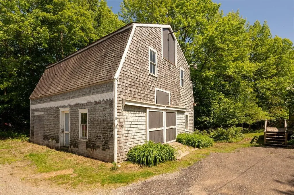 15 Feylers Corner Road Waldoboro ME 04572