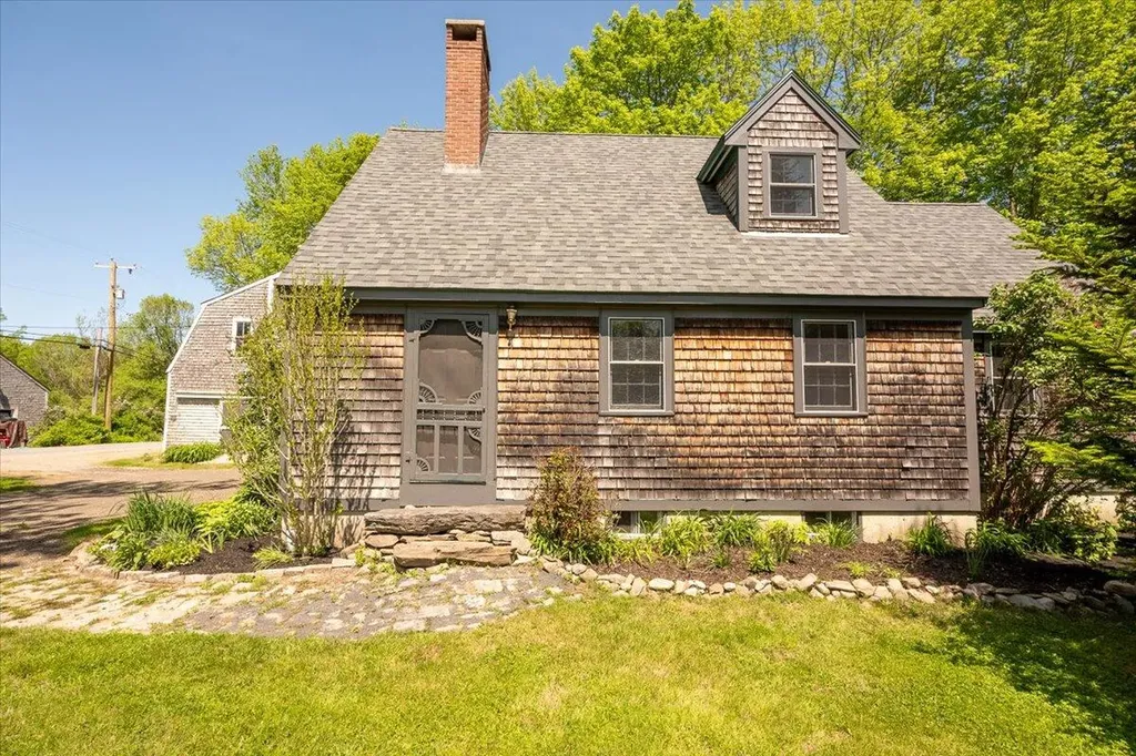 15 Feylers Corner Road Waldoboro ME 04572