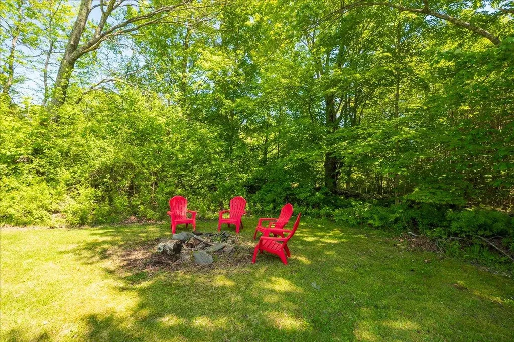 15 Feylers Corner Road Waldoboro ME 04572
