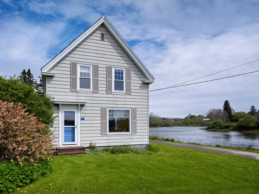 19 Spruce Head Road South Thomaston ME 04858