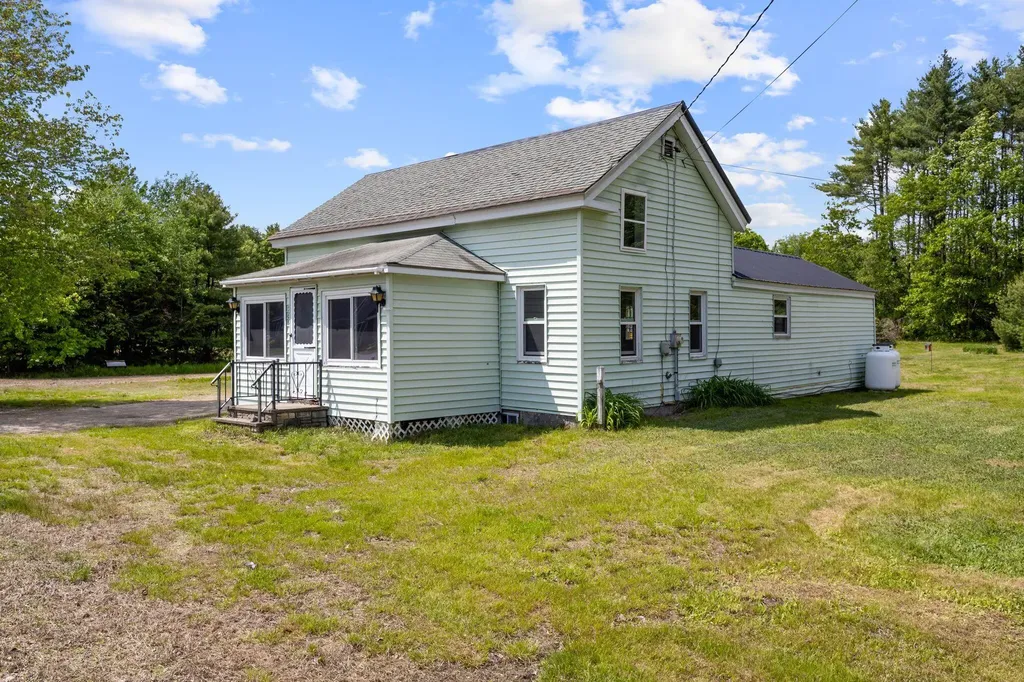 569 Ossipee Trail Porter ME 04068