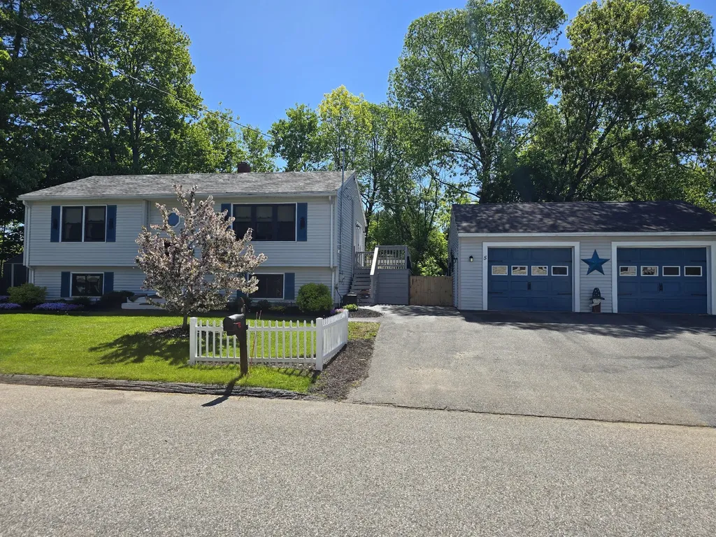 5 Roland Avenue Lewiston ME 04240