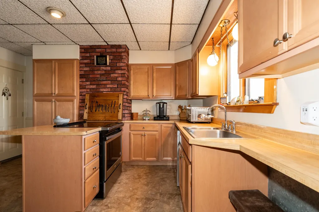 546 Main Street Westbrook ME 04092