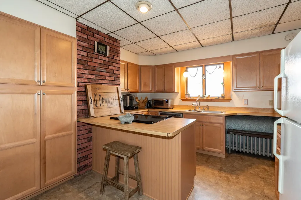546 Main Street Westbrook ME 04092