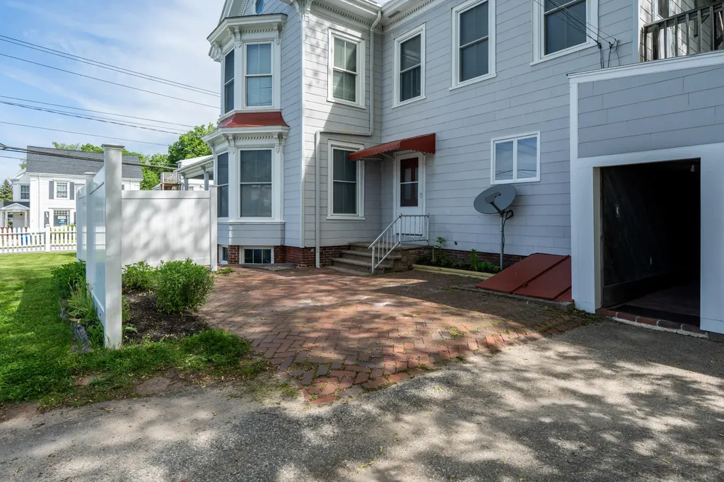 546 Main Street Westbrook ME 04092