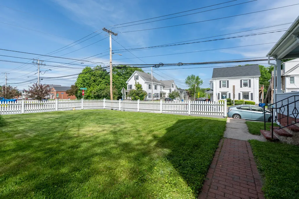 546 Main Street Westbrook ME 04092