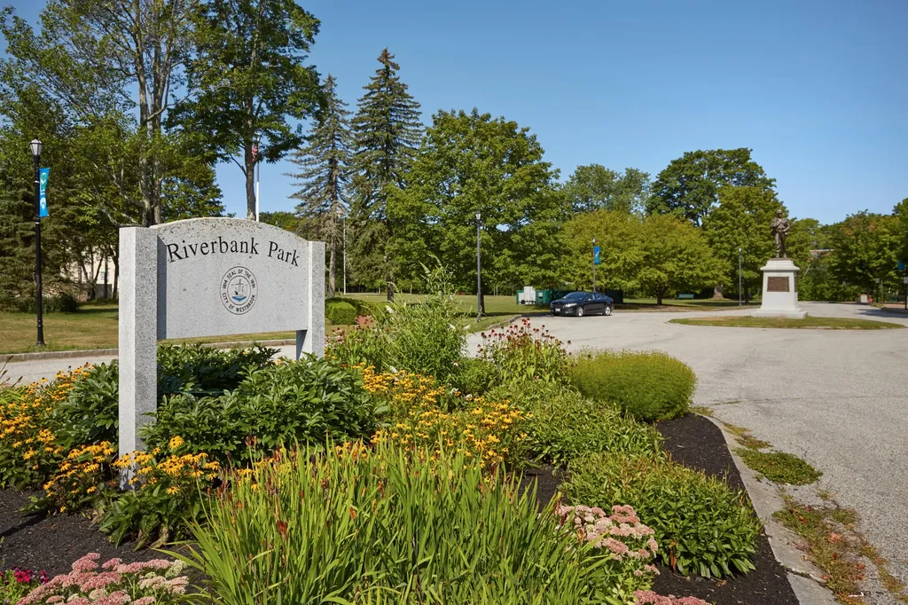 546 Main Street Westbrook ME 04092