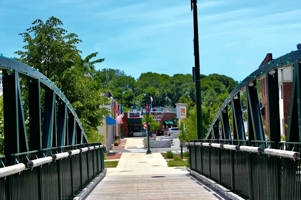 546 Main Street Westbrook ME 04092