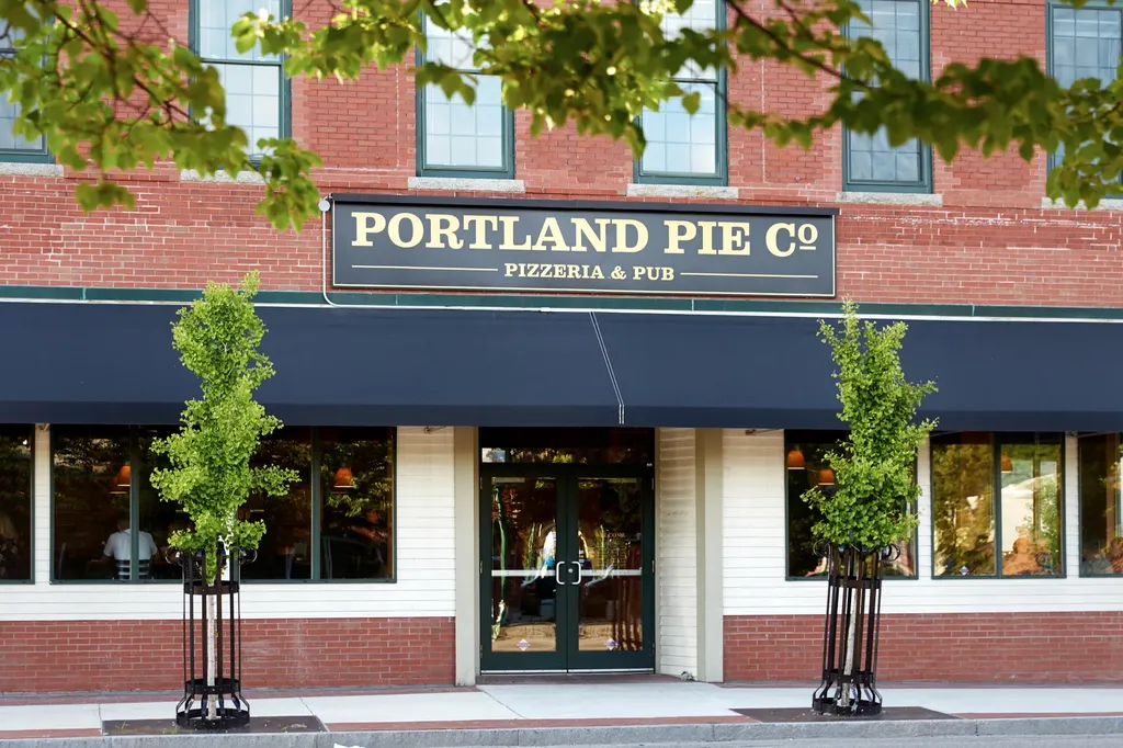 546 Main Street Westbrook ME 04092