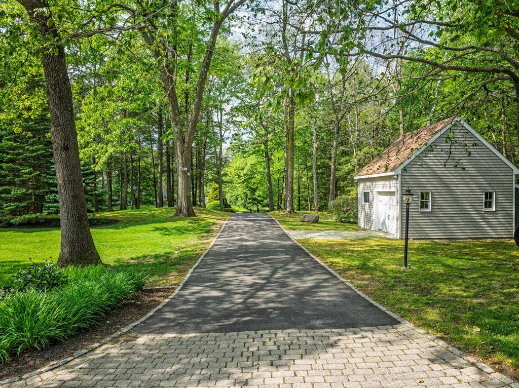 20 Doe Drive Eliot ME 03903