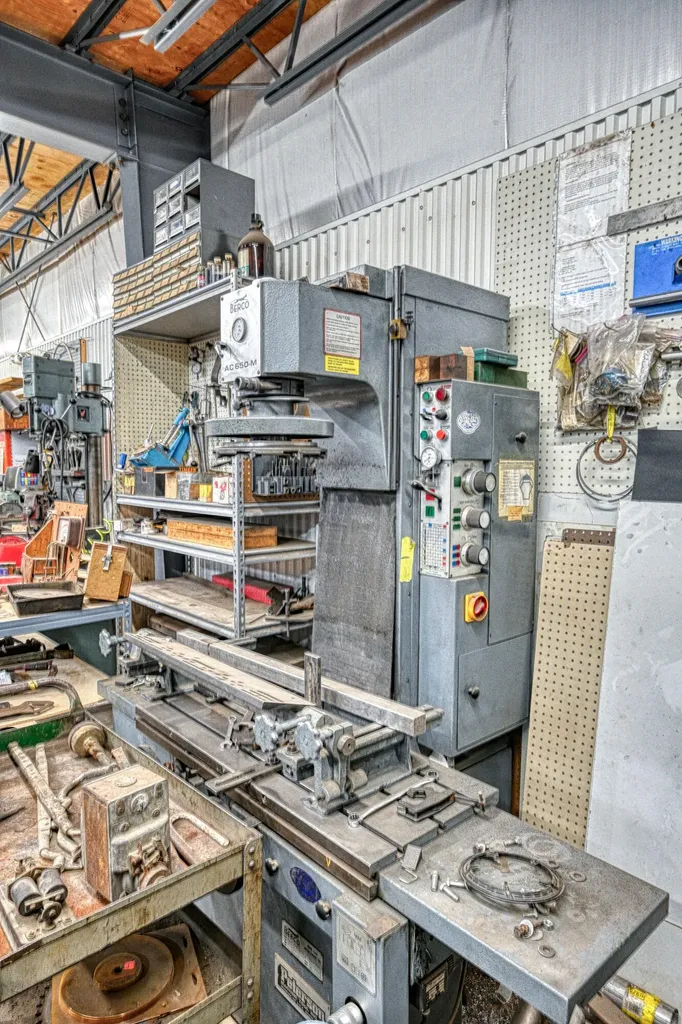 1235 Us-202 Winthrop ME 04364