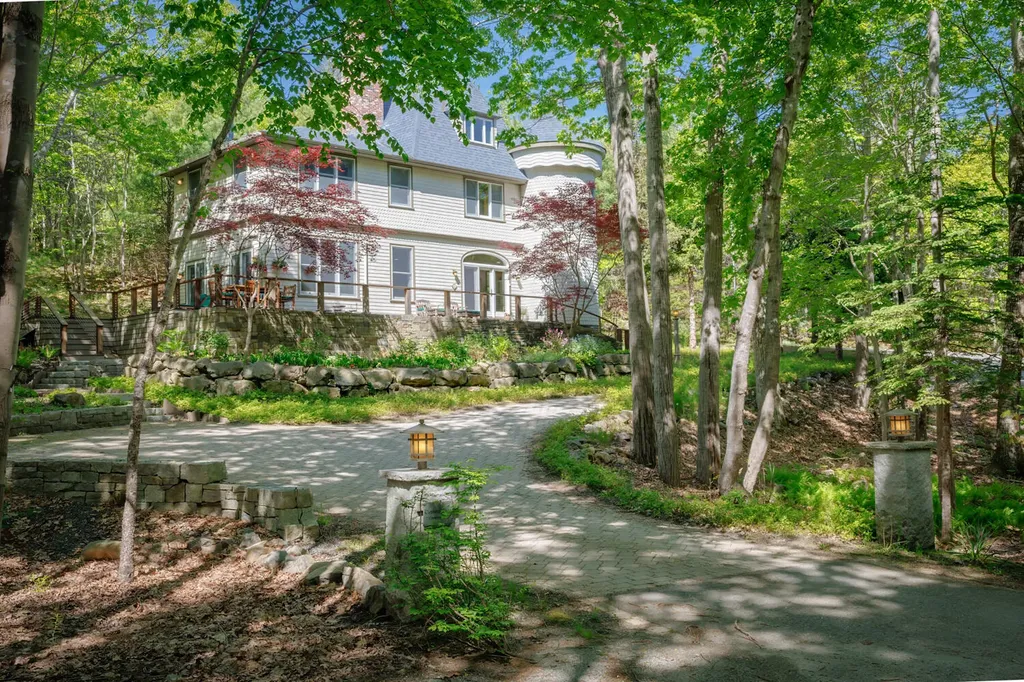 7 Greenway Court Bar Harbor ME 04609