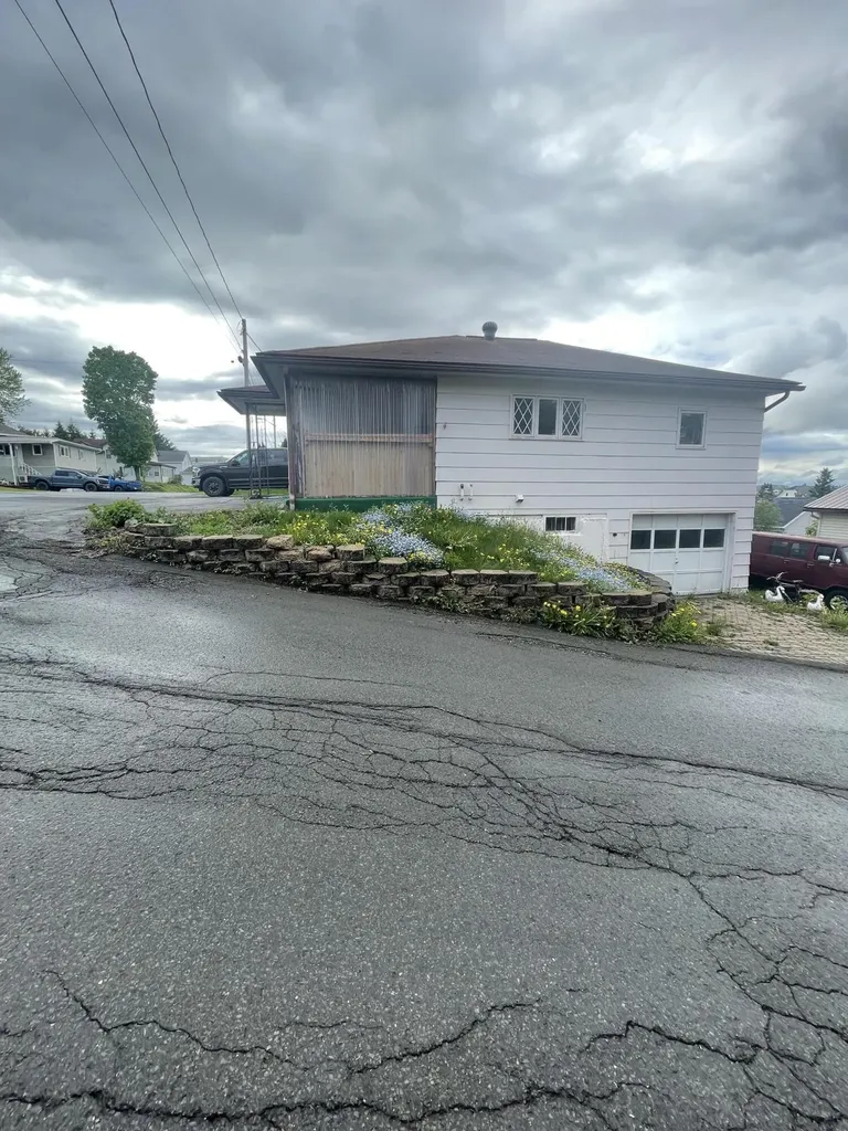 432 St Thomas And 129 5th Avenue Street Madawaska ME 04756