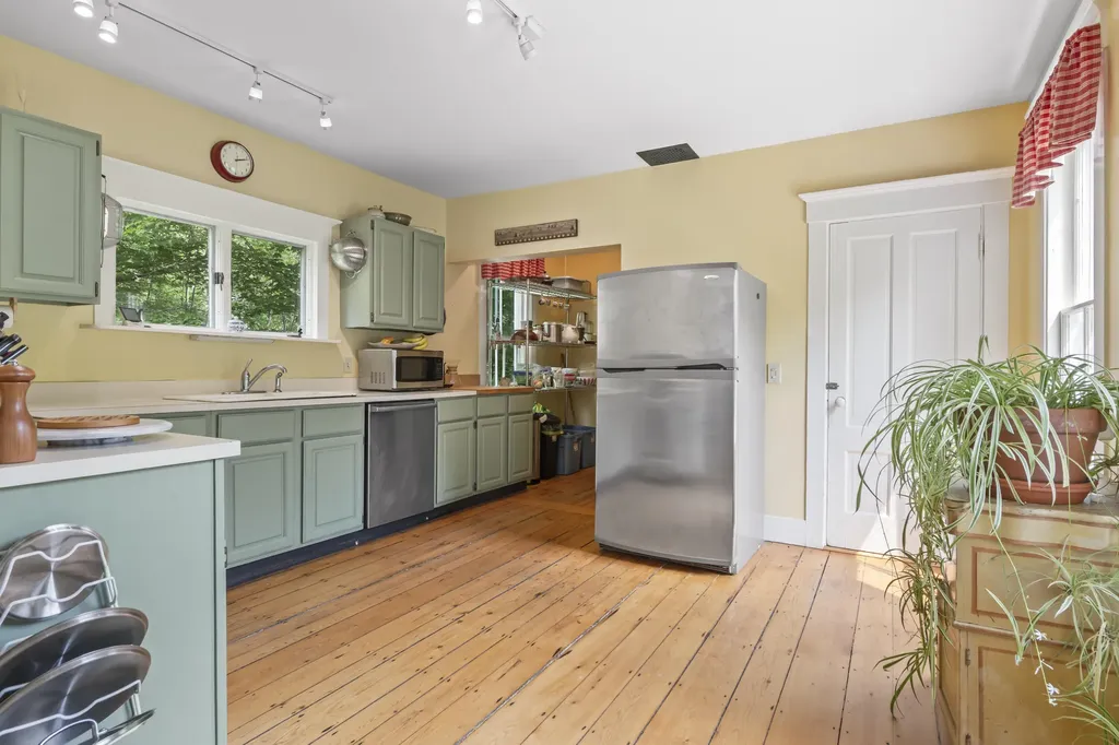 145 Pork Point Road Bowdoinham ME 04008