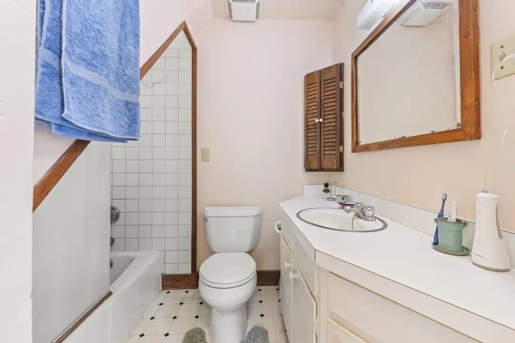 145 Pork Point Road Bowdoinham ME 04008