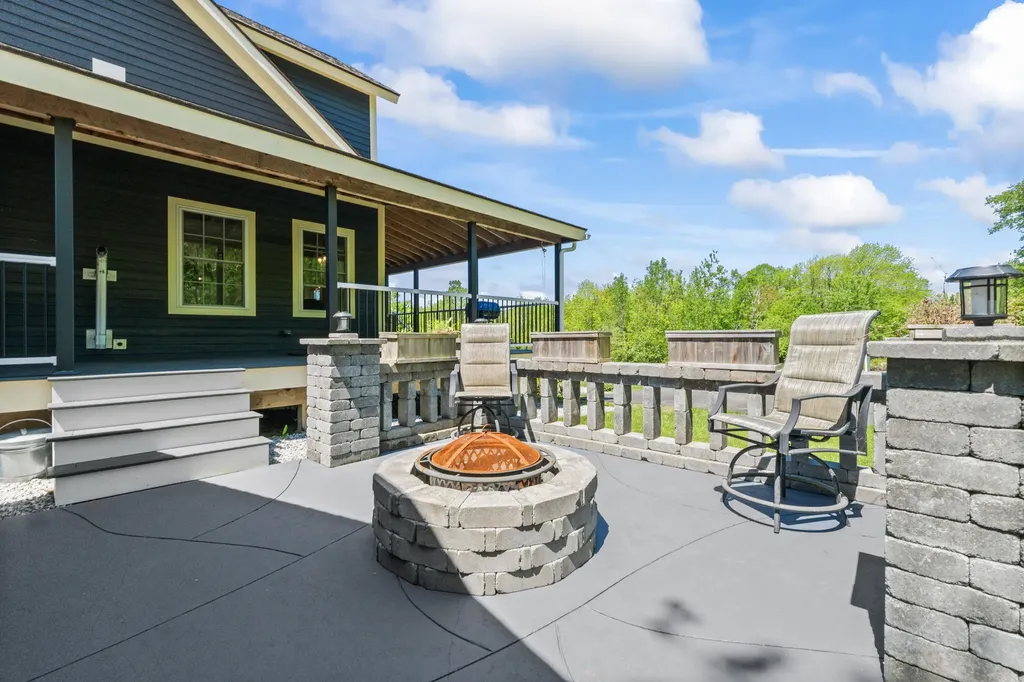 55 Mountain View Extension Rockland ME 04841
