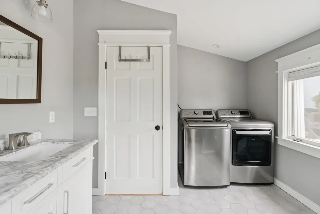 217 Ocean Avenue Portland ME 04103