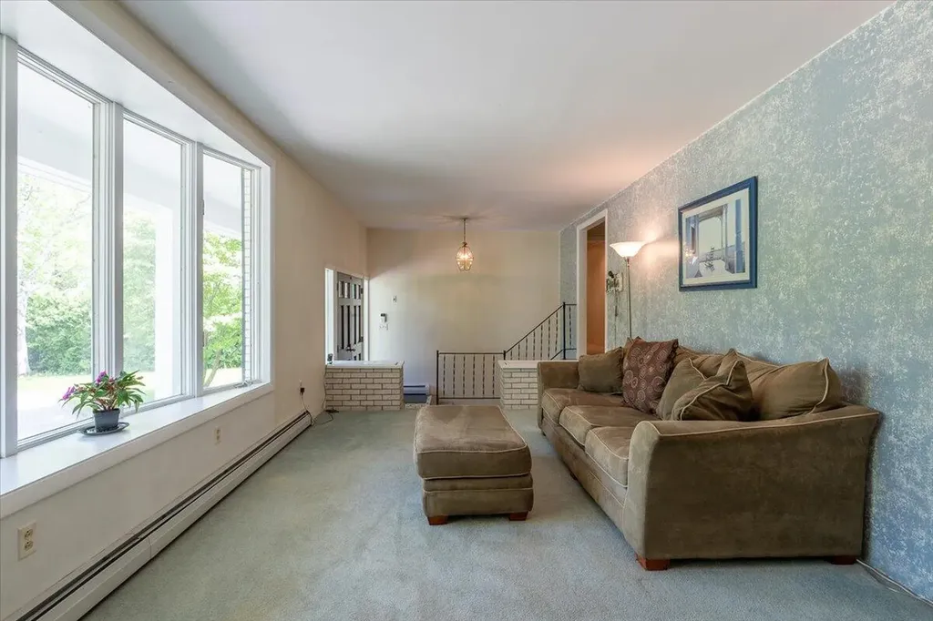 40 Shaw Avenue Rockland ME 04841