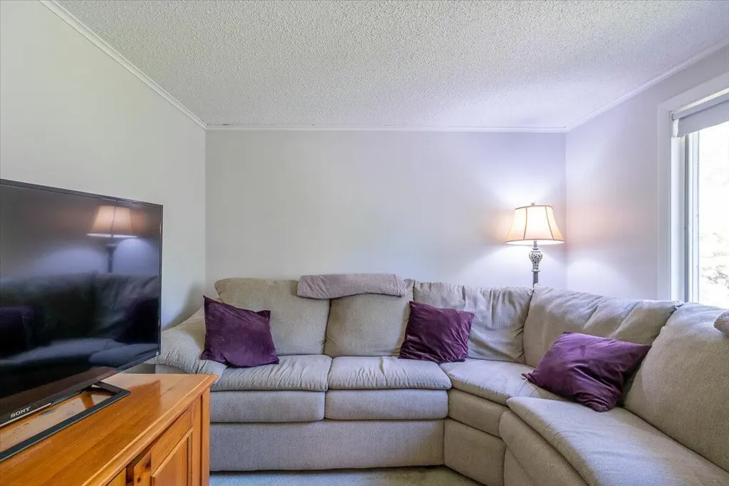 40 Shaw Avenue Rockland ME 04841