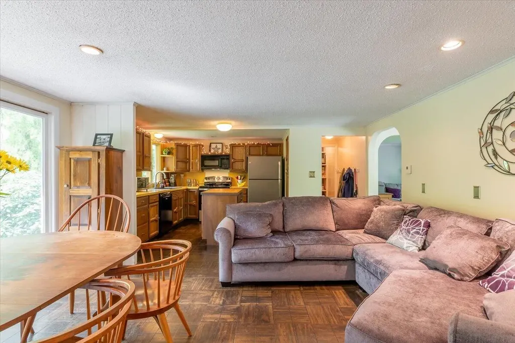 40 Shaw Avenue Rockland ME 04841
