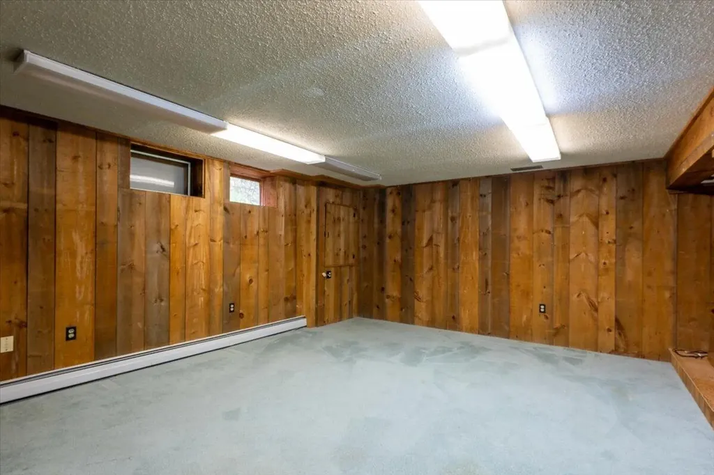 40 Shaw Avenue Rockland ME 04841