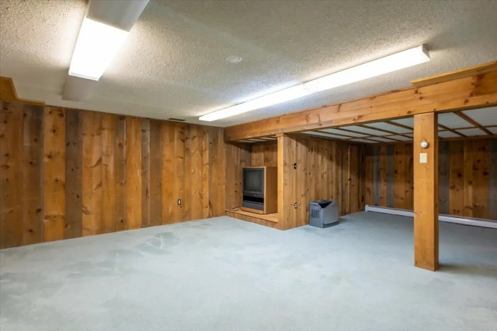 40 Shaw Avenue Rockland ME 04841