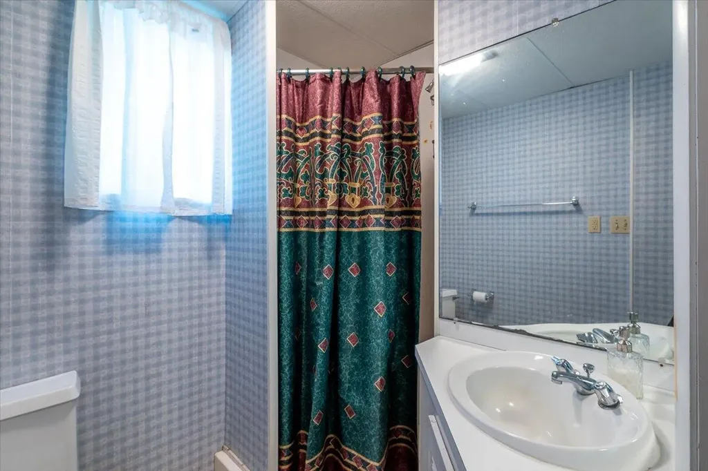 40 Shaw Avenue Rockland ME 04841