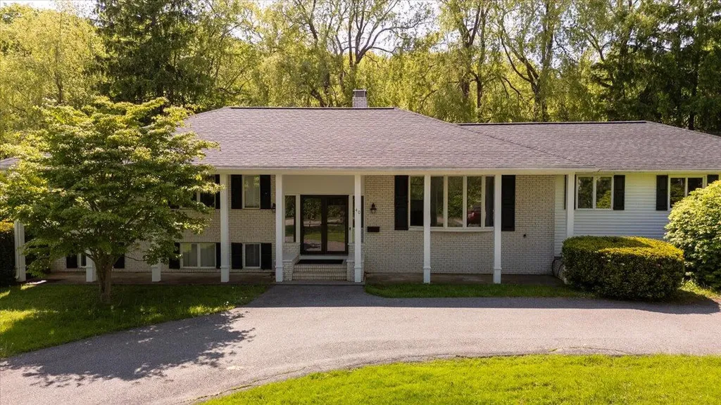 40 Shaw Avenue Rockland ME 04841