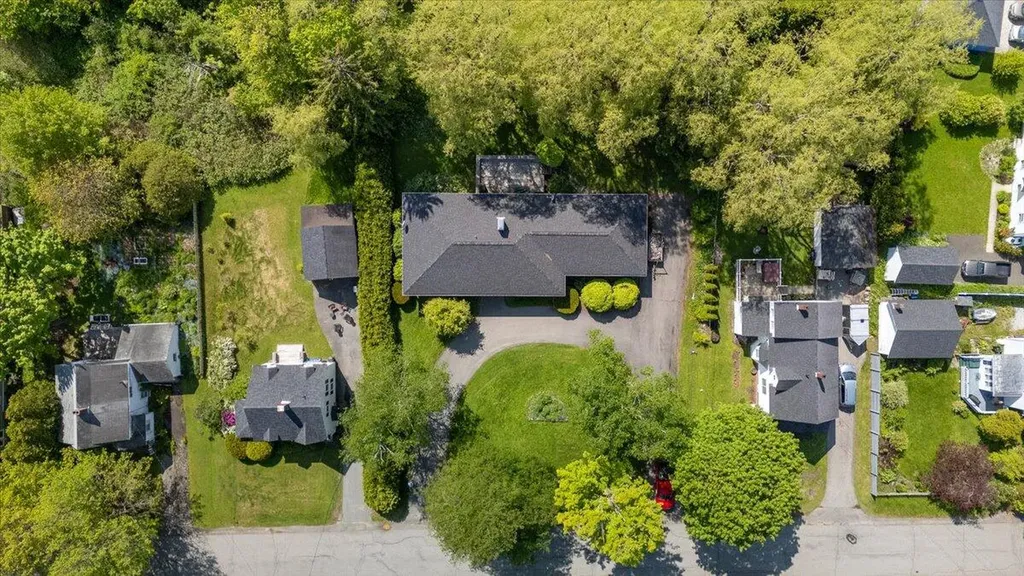 40 Shaw Avenue Rockland ME 04841