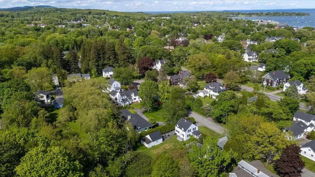 40 Shaw Avenue Rockland ME 04841