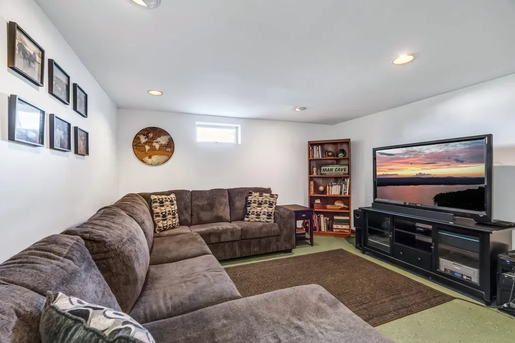 42 Heiken Drive Turner ME 04282