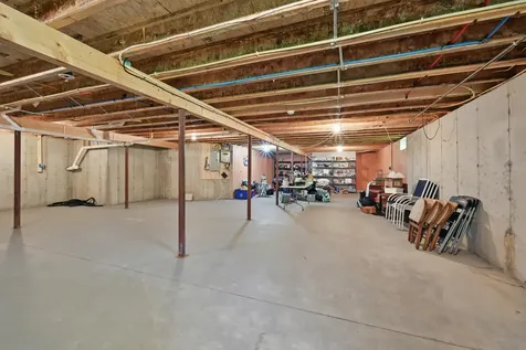 40 Camden Court Bangor ME 04401