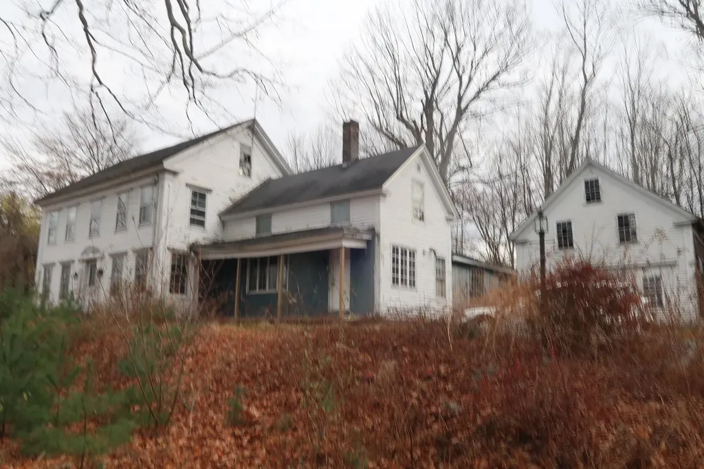 226 Pond Road Manchester ME 04351