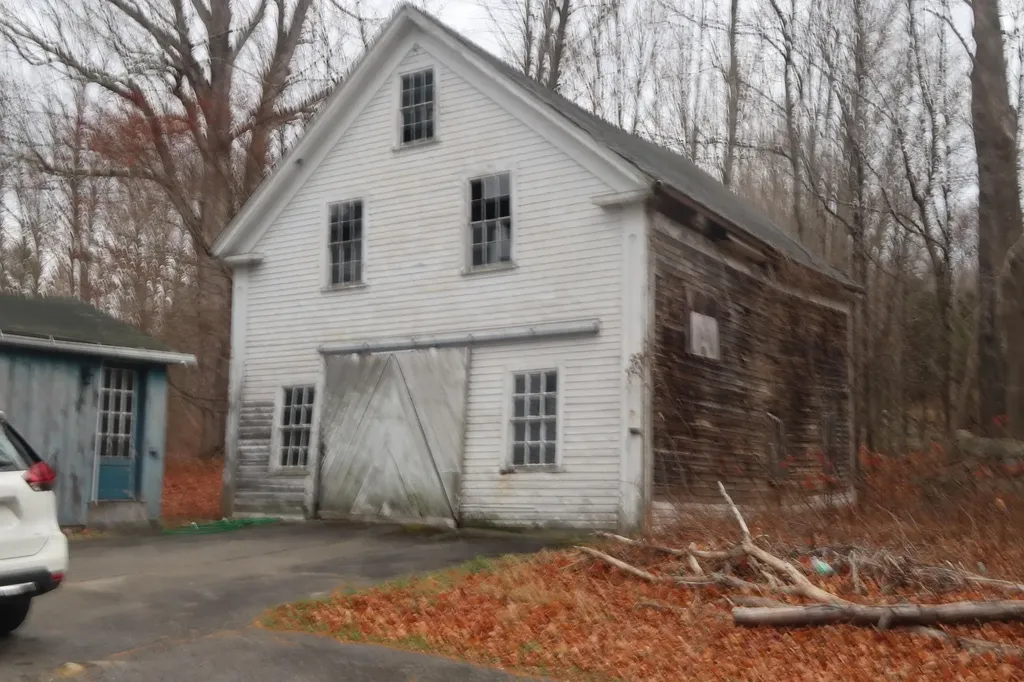 226 Pond Road Manchester ME 04351