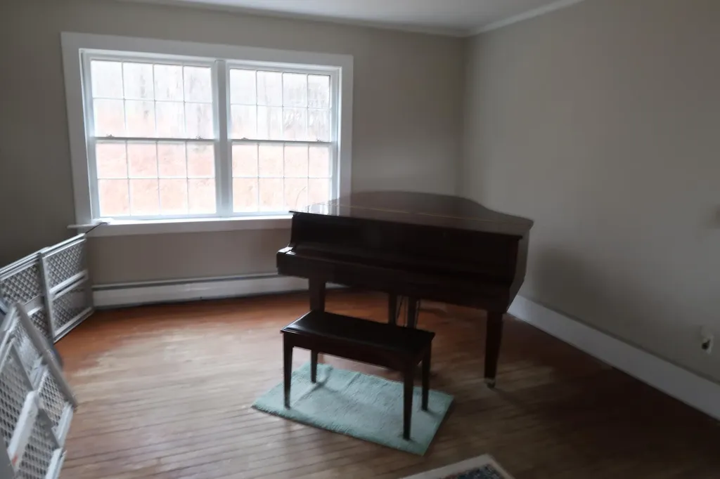226 Pond Road Manchester ME 04351