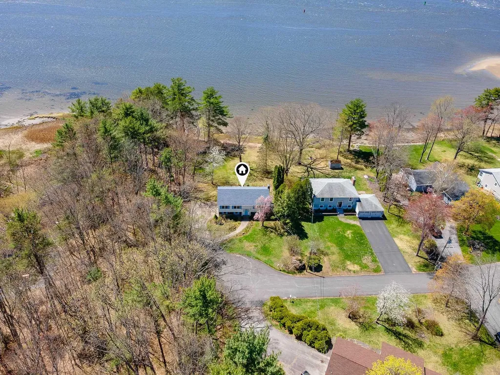 1 N Crescent Drive Eliot ME 03903