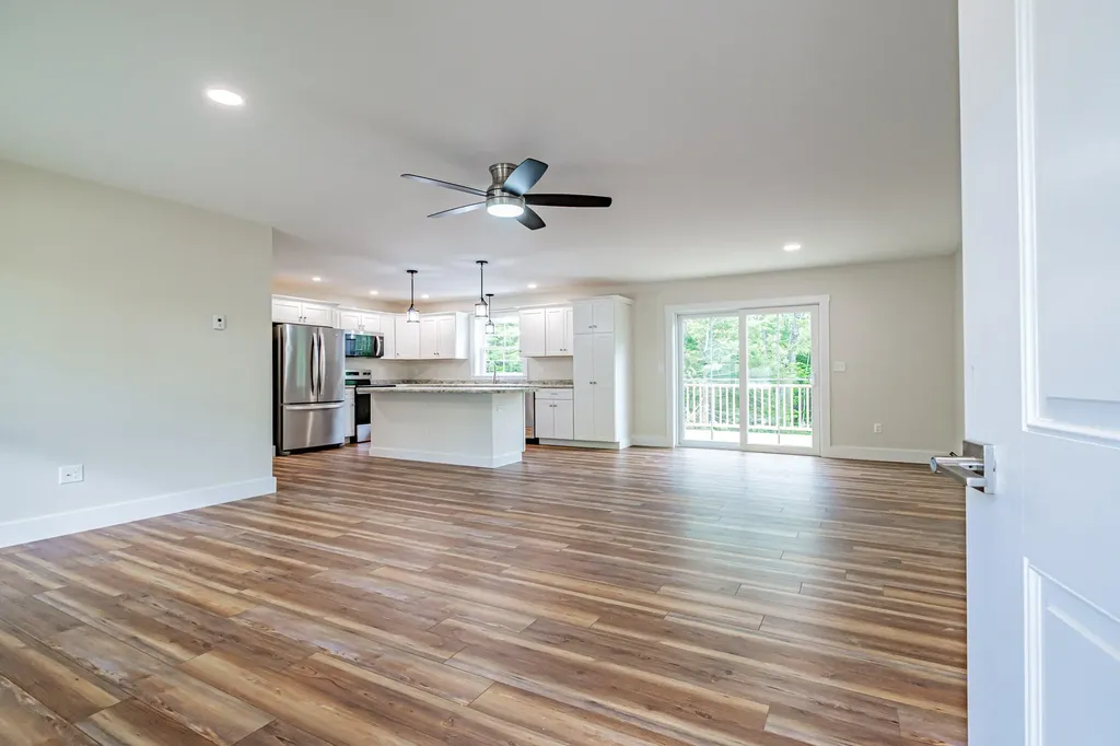 4 Lochview Drive Lewiston ME 04240
