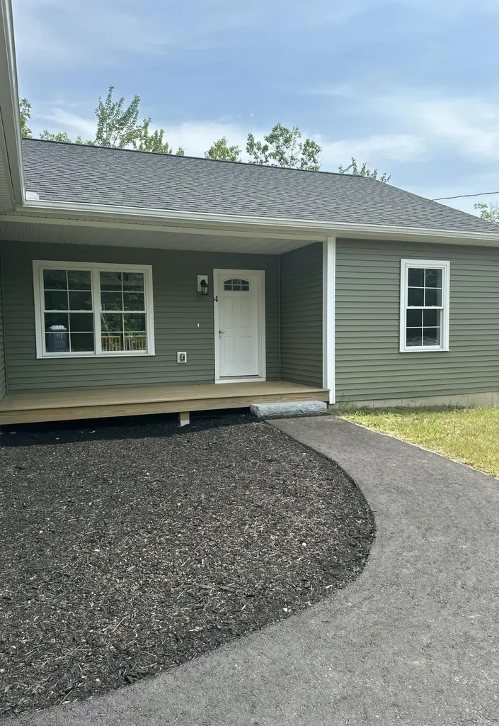 4 Lochview Drive Lewiston ME 04240