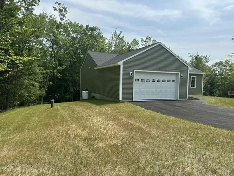 4 Lochview Drive Lewiston ME 04240