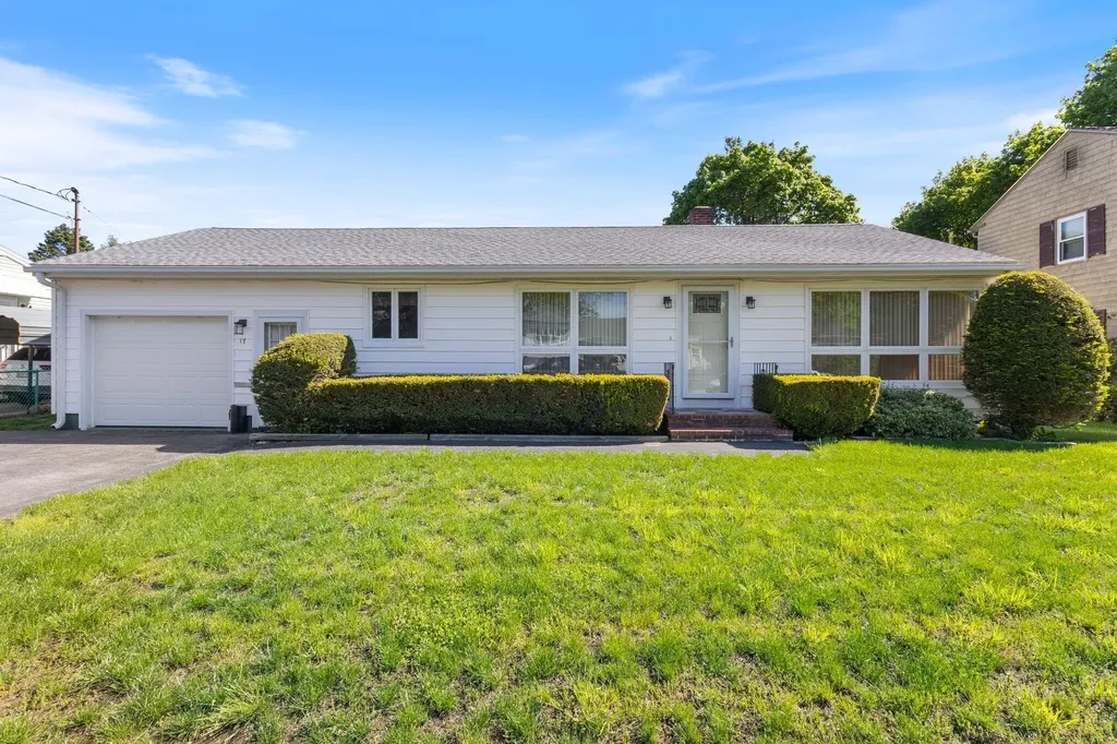 17 Lindale Avenue Biddeford ME 04005