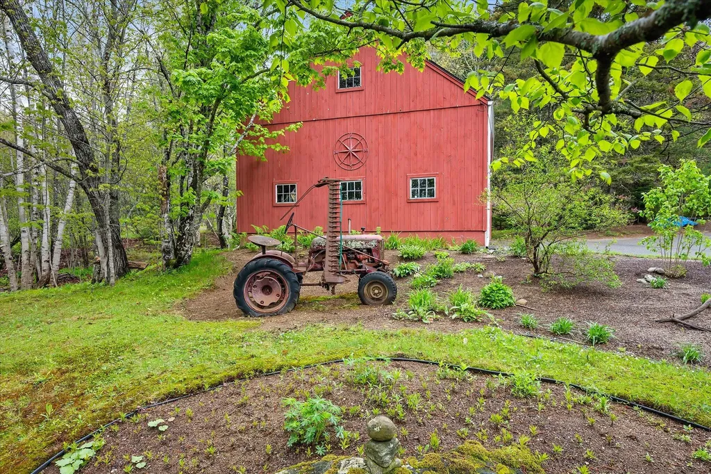 62 Blackswoods Road Franklin ME 04634