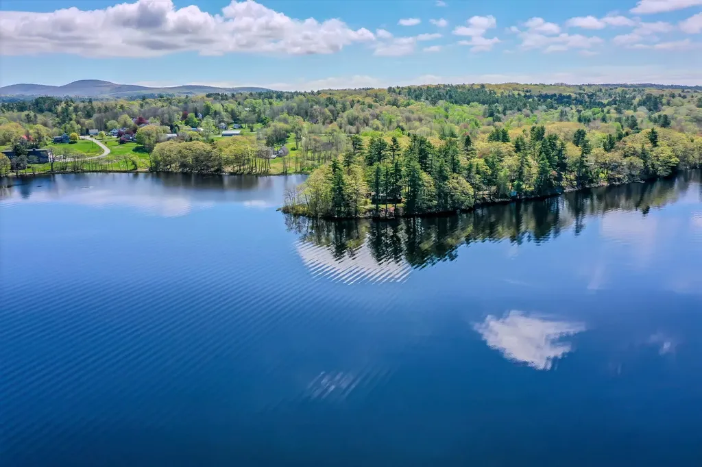 122 Oak Point Lane Union ME 04862