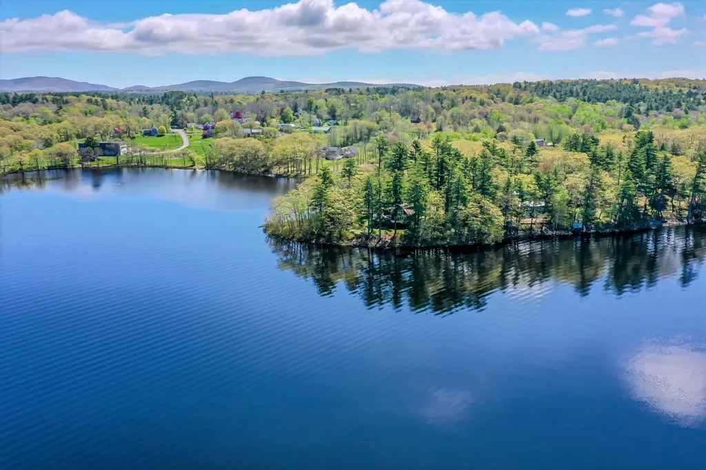 122 Oak Point Lane Union ME 04862