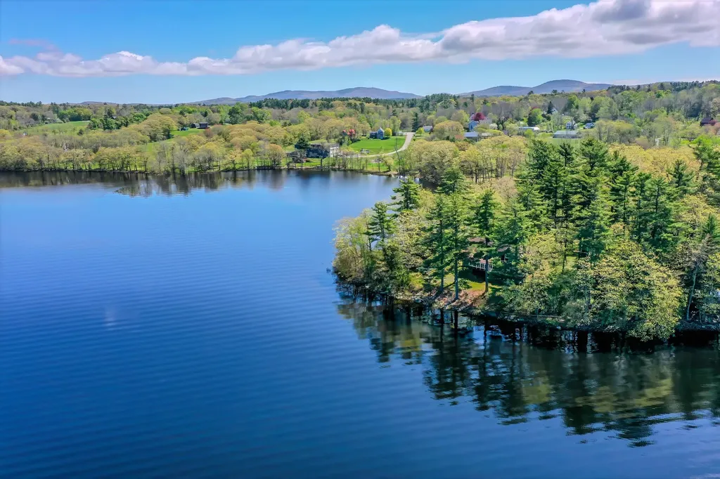 122 Oak Point Lane Union ME 04862
